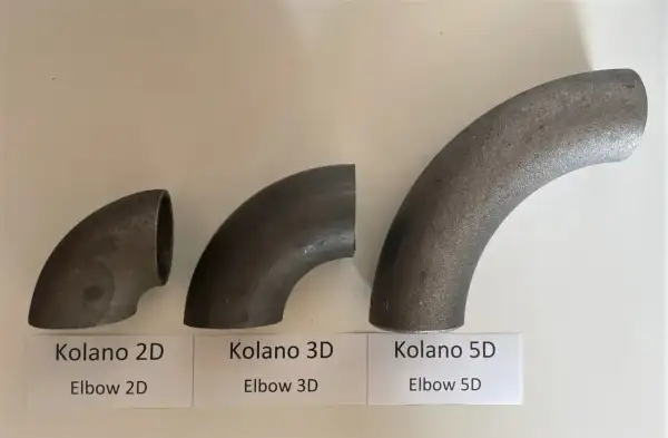 Trzy kolana hamburskie o różnym promieniu gięcia: 2D, 3D i 5D, wykonane z metalu.